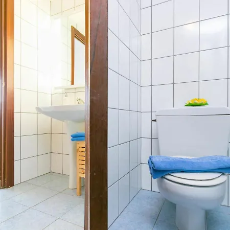 Center-20 By Interhome * Roses