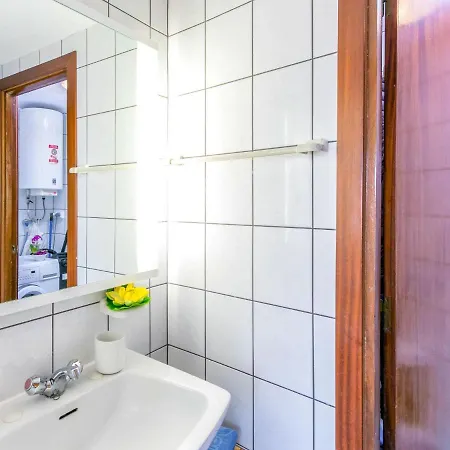 Center-20 By Interhome