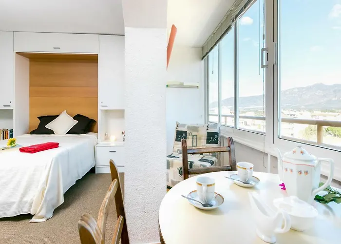 Center-20 By Interhome Roses