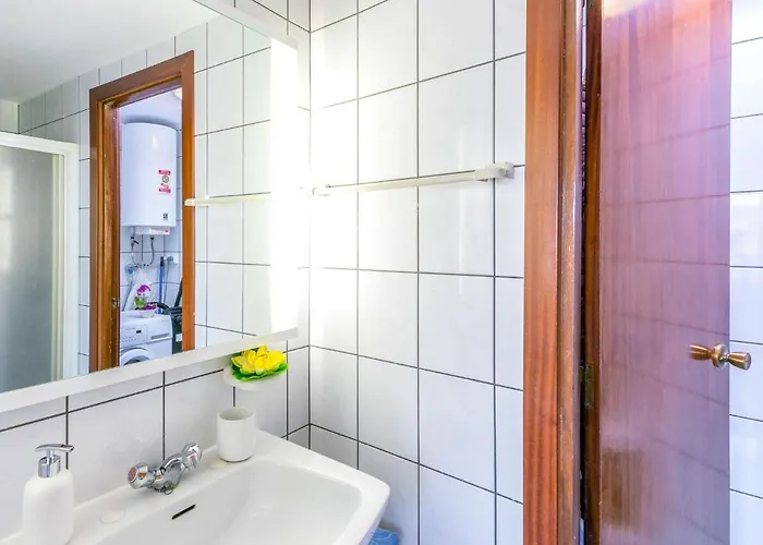 Center-20 By Interhome